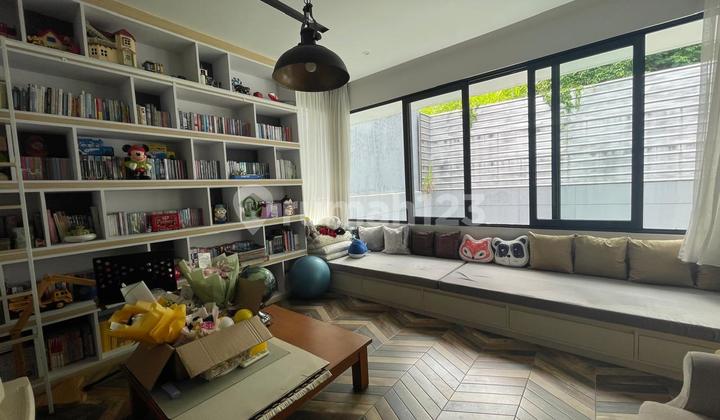 Rumah Lux Setraduta Langka Ada Kolam Renang Air Hangat Bagus SHM di Setra Duta