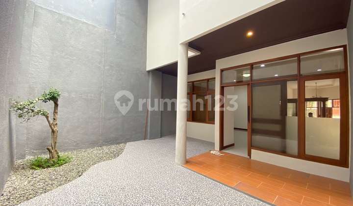 Rumah Furnished Setra Duta 2 Lantai Siap Huni di Kompleks Setraduta Bandung 2
