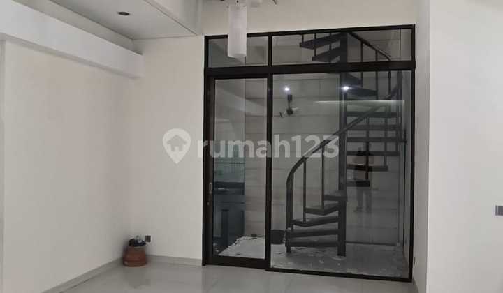 Singgasana Pradana 2-Story Good House Ready to Occupancy SHM in Mekar Wangi Singgasana Pradana 2-Story Good House Ready to Occupancy SHM in Mekar Wangi