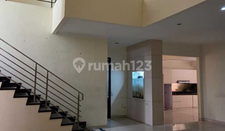 Rumah 2 Lantai Bagus Di Singgasana Pradana Bandung 1