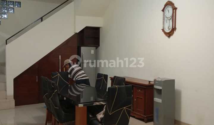 Rumah Bagus Singgasana Pradana Lebar 7 Meter Harga 2.5 Milyar Strategis di Mekar Wangi