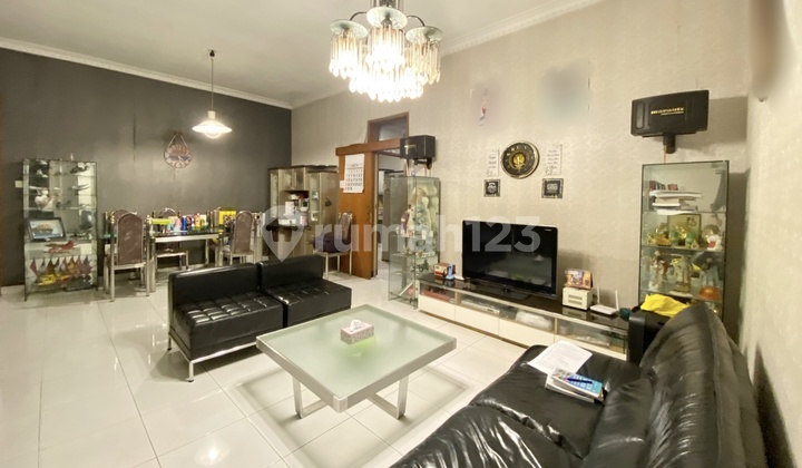 Singgasana Pradana House 12-Meter Frontage, Good SHM in Mekar Wangi 2