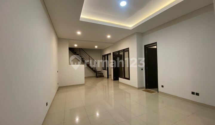 Rumah Renovasi Bagus Singgasana Pradana Kamar 3 Harga 70 Juta Per Tahun di Mekar Wangi Rumah Renovasi Bagus Singgasana Pradana Kamar 3 Harga 70 Juta Per Tahun di Mekar Wangi