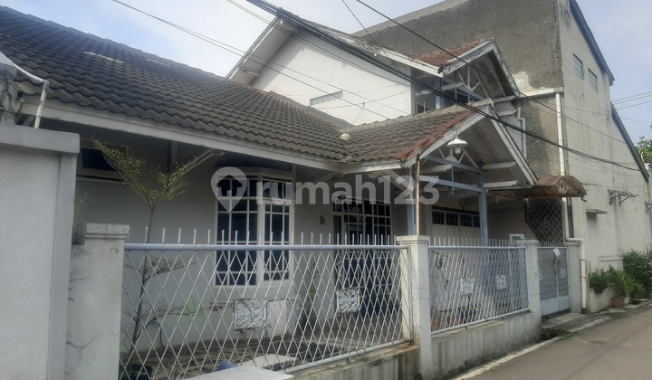 Ready-to-Occupy House on Margahayu Raya, 15 Meters from the Main Road