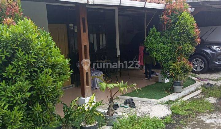 Rumah Dengan Halaman Luas  di Cijaura Hilir 1