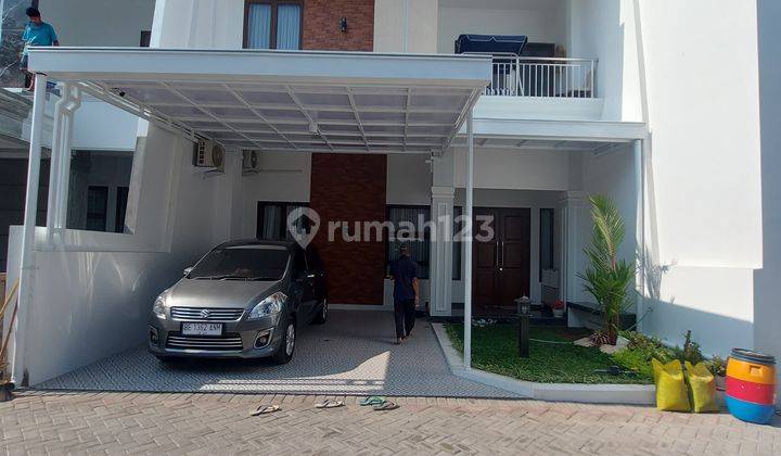 Rumah 2 Lantai mewah  harga murah di Grafika Banyumanik Semarang 1