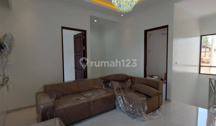 Rumah 2 Lantai mewah  harga murah di Grafika Banyumanik Semarang 2