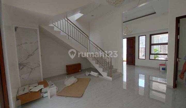 Rumah 2 Lantai mewah  harga murah di Grafika Banyumanik Semarang 2