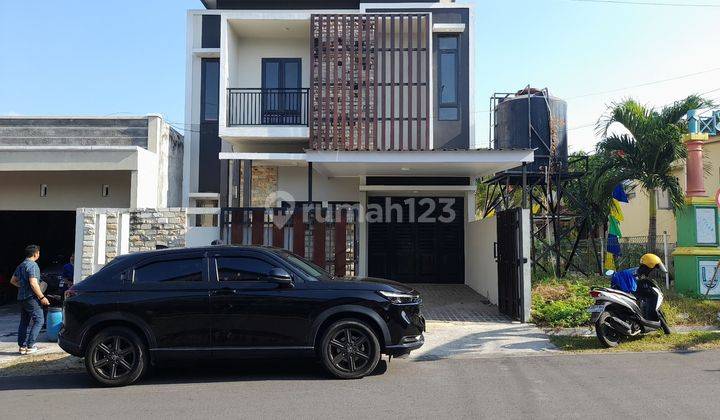 Rumah mewah hook jalan depan lebar di  Tembalang Semarang  1