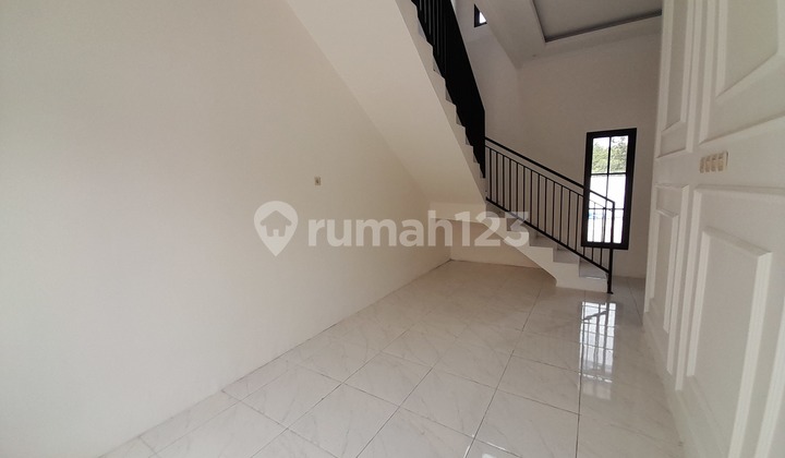 Rumah Mewah Tepi Jalan Raya Sendangmulyo Tembalang Semarang 2