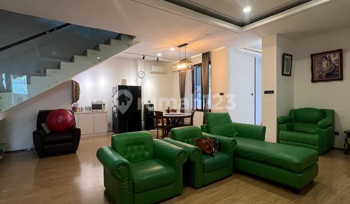 Rumah Bangunan Mandiri, Depan Taman, Bsd 2