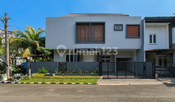 Beautiful Hook House in Sector 9 Bintaro Jaya