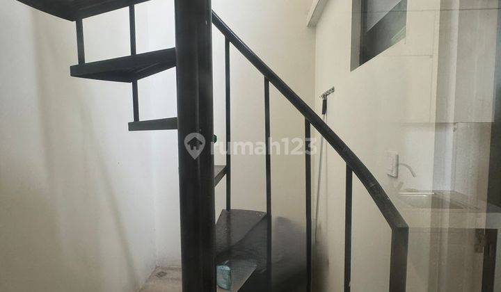 Rumah View Danau, Hoek, Hadap Selatan Timur, 2 Lantai, Full Furnished di Symphonia Mozart, Tangerang 2