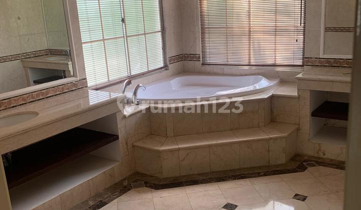 For Rent Beverly Golf House, Strategic Location, Swimming Pool Available 2