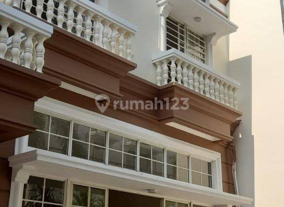 Rumah Cantik Disewakan Minimum 2 Tahun di Garden Island, Jakarta Utara