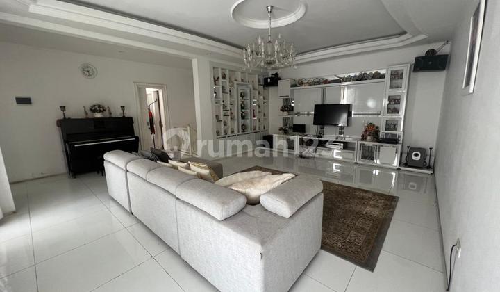 Beautiful House In Pondok Hijau 2