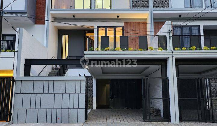 T137.rumah Mewah Modern 3lantai Siap Huni Akses Jalan Lebar  1