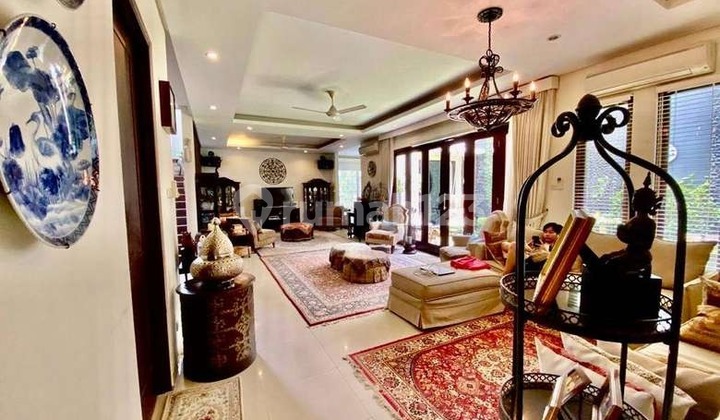 Jk28.rumah Mewah Dgn Taman Luas Strategis di Tengah Kota Jakarta 7