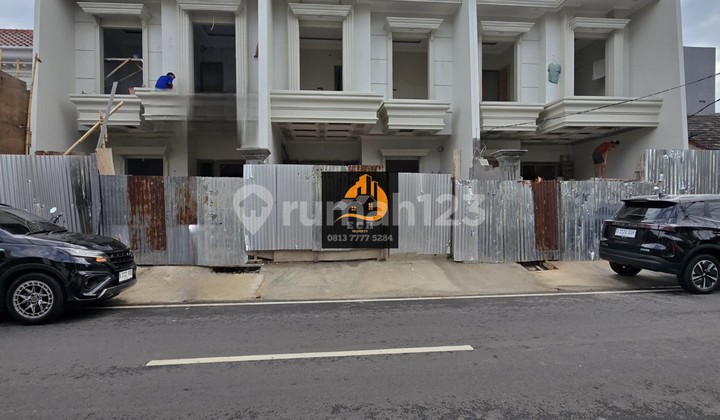 Th01.Rumah baru Design Clasic Jln Lebar di Cempaka Putih Jakpus