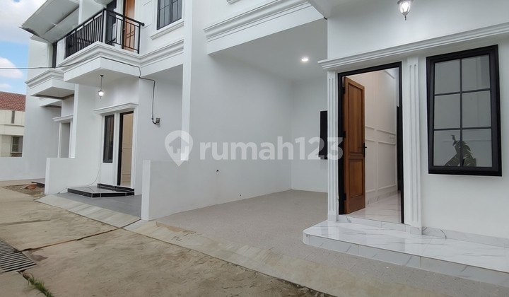 Rumah Modern Classic 2 Lantai di Cipayung Jakarta Timur./Tp120 Rumah Modern Classic 2 Lantai di Cipayung Jakarta Timur./Tp120