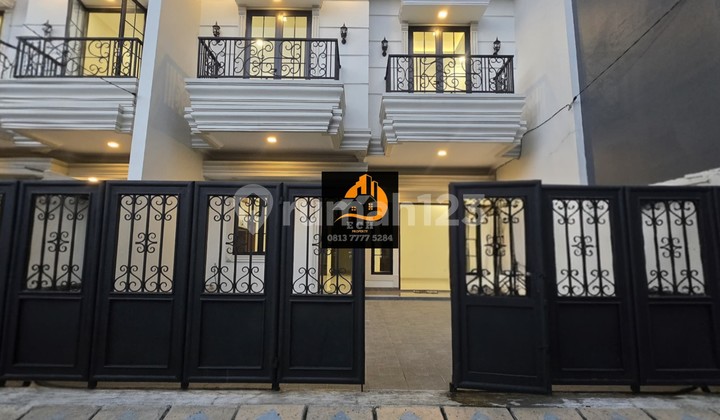 T48.Rumah Baru Classic Modern Non Komplek Di Duren Sawit Jaktim