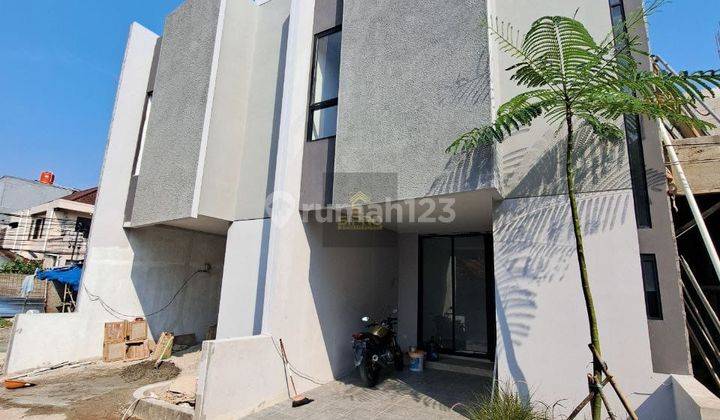 S733.Exclusive Townhouse 2Lt Plus Rooftop STrategis di Condet  1