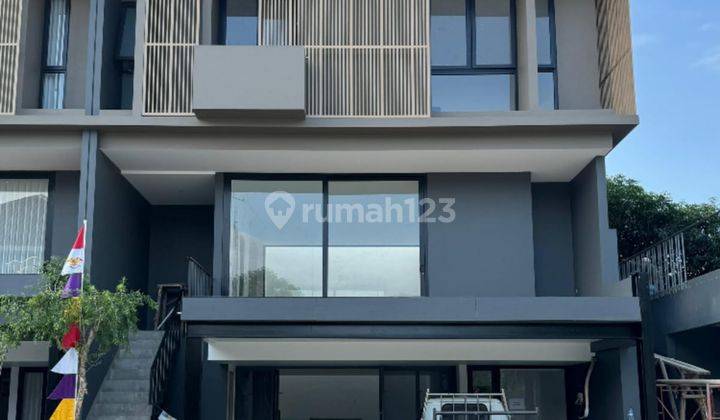 Mb267.Brand New Townhouse 3,5Lt Strategis pinggir jln Utama 1