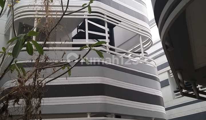 Dijual Rumah Kost Berkonsep Dormitory Anarta House At Vanya Park, Bsd City View Kolam Renang 