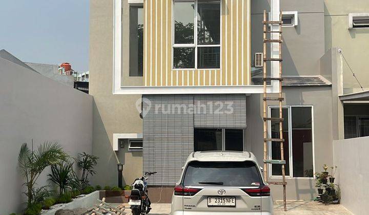 Rumah 2 Lantai Standar Halaman Belakang Luas Lokasi Boulevard 1