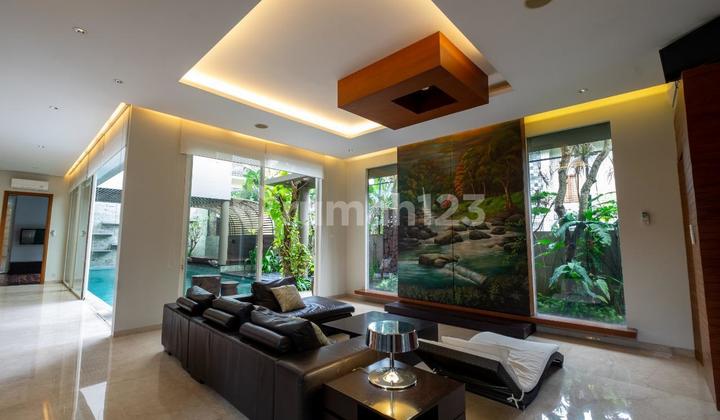 Rumah Mewah Di Cluster Premium Lippo Karawaci Dengan Attic Room Dan Basemen