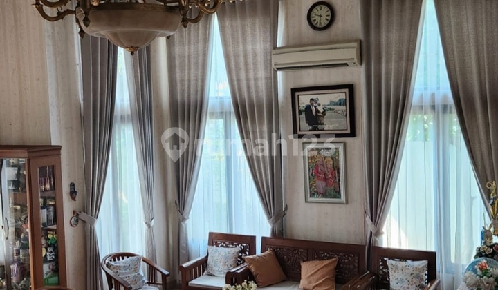 Classic Modern House, Strategic Location, Comfortable Serene, Ready to Occupy in Lippo Karawaci. 2