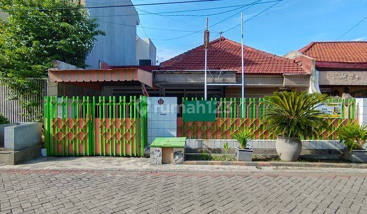 Rumah Manyar Tirtoyoso Kondisi Bagus Terawat Dengan Row 3 Mobil Hadap Selatan. Dekat Merr Kampus, Sekolah Petra 1