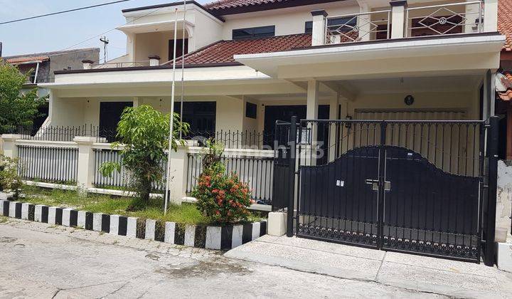 Rumah Rungkut Menanggal Habis Renovasi Siap Huni Tinggal Bawa Koper. Row Jalan 2 Mobil. Hadap Utara. Dekat Merr, Upn, Uinsa, Superindo, Masjid, Tol, Bandara Juanda 1