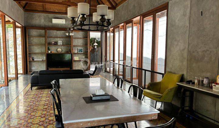 HARGA NJOP!! RUMAH NUANSA BALI MODERN TROPICAL di VILLA GRAND SUNGKONO DUKUH KUPANG. SELANGKAH KE MAYJEN SUNGKONO. Row Jalan 4 MOBIL. Hadap Utara.  1