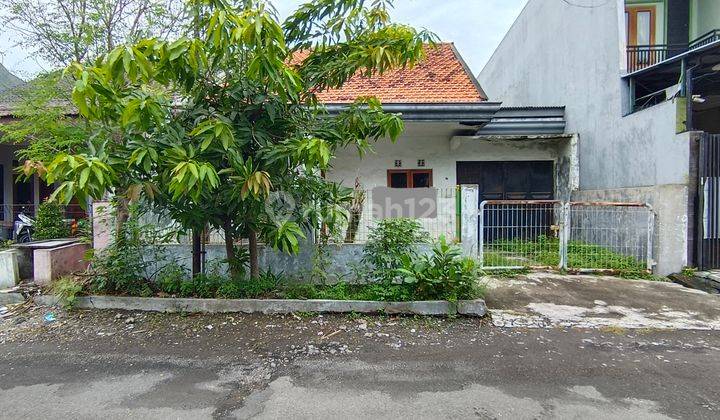 HOT LIST! RUMAH PENJARINGAN ASRI HITUNG TANAH. COCOK UNTUK RUMAH HUNI DAN INVESTOR. Hadap Selatan. Row 2,5 Mobil. Selangkah ke MERR, Raya Pandugo, UPN, Tol, Bandara 1