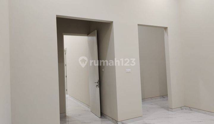 Rumah Baru Modern Mewah 2 Lantai di Jemursari. Row Jalan 4 Mobil. Hadap Utara. Dekat Superindo, Plaza Marina, Jalan Raya Jemursari 2