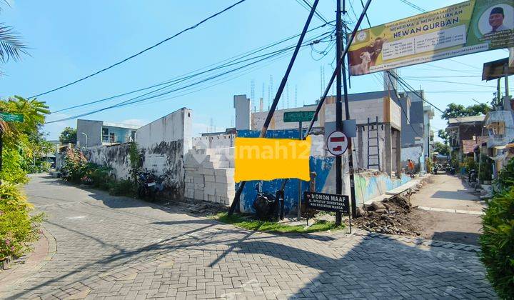 Rumah Murah 300juta di Komplek Semolowaru. Ukuran 3x7 3x9. Hadap Barat Timur. Row 4 Meter.  2