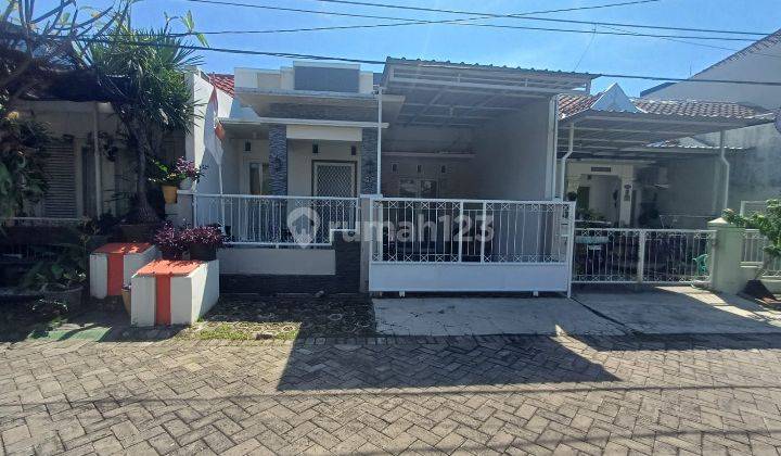 Rumah Bagus Siap Huni di Perum Griya Pesona Asri Dengan One Gate System. Hadap Selatan. Row 2 Mobil. Dekat Merr, Oerr, Upn, Tol Tambak Sumur 1