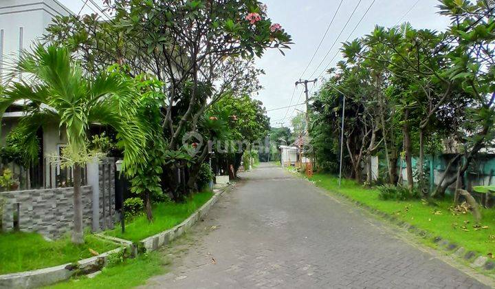 Rumah Hook 2 Lantai Griya Pesona Rungkut Dengan One Gate System Bagus Terawat Siap Huni. Lingkungan Nyaman, Tenang. Row 2 Mobil Aman Los. Hadap Utara Barat. Dekat Merr, Tol, Upn, Juanda 2