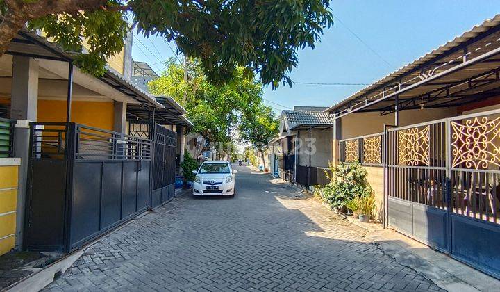 Rumah di Perum Sentra Point Rungkut Bagus Terawat Siap Huni Modern Minimialis Dengan One Gate System. Hadap Timur. Roe Jalan 2,5 Mobil. Dekat Merr, Oerr, Upn, Tol, Bandara Juanda 2