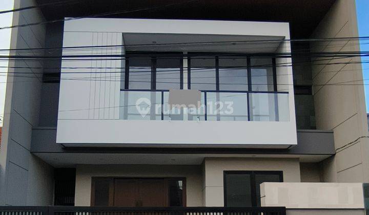 Rumah Manyar Baru Mewah Modern Minimalis Siap Huni Hadap Selatan. Row Jalan Depan 2,5 Mobil 1