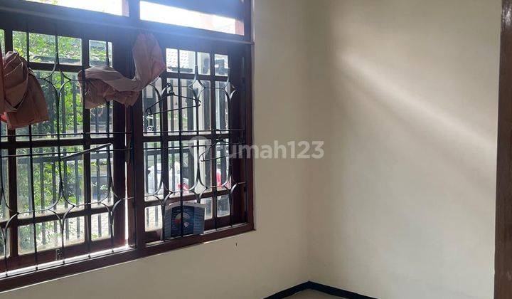 Turun Harga 995JT Rumah Hook 2 Lantai Perum. Pondok Wage Indah, Taman. Kondisi Terawat Bagus Siap Huni. Hadap Timur Barat.  2