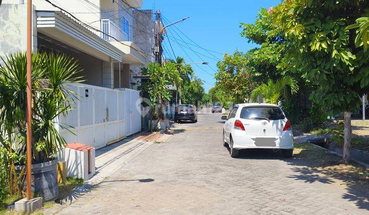 Rumah Bagus Siap Huni di Perum Griya Pesona Asri Dengan One Gate System Depan Fasum Taman. Hadap Selatan. Row 2 Mobil. Dekat Merr, Oerr, Upn, Tol Tambak Sumur 2