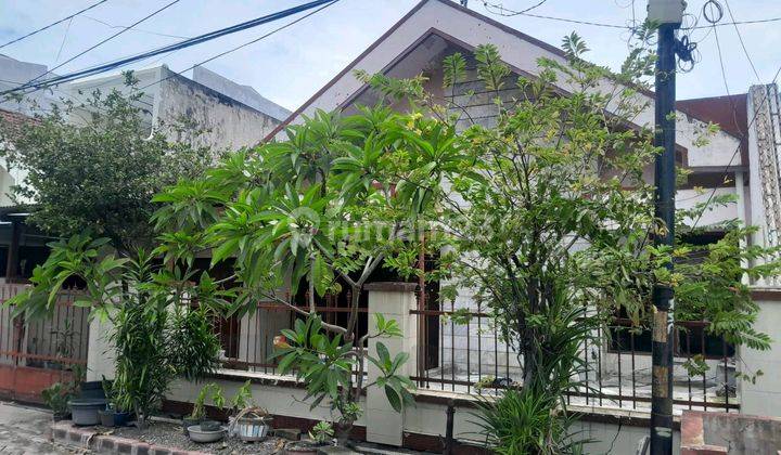 Bisa Beli Setengah Atau Utuh. Rumah Manyar Hitung Tanah, Sudah Split 2 Kavling. Hadap Timur. Row Jalan 2 Mobil 2