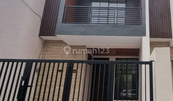 Turun Harga Jadi 1M. Rumah Baru Modern Minimalis Di Rungkut Mapan. Dekat Superindo, Masjid, Gereja, Mie Mapan, Merr, Upn, Tol, Bandara Juanda. Hadap Utara. Row Jalan 2 Mobil