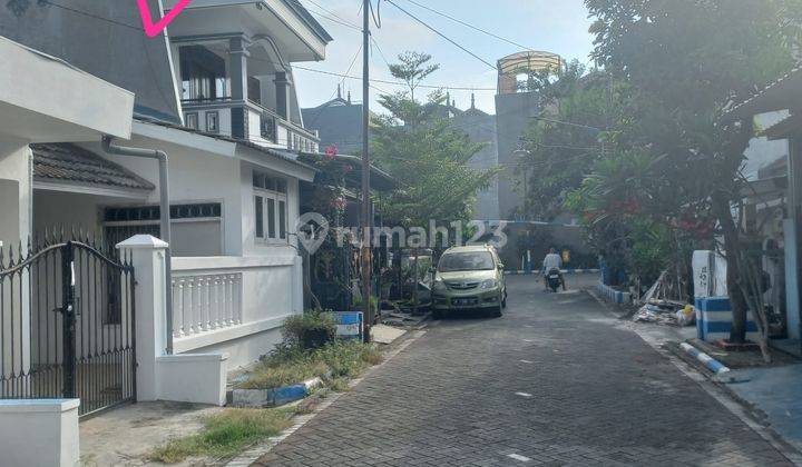 Rumah Rungkut Mapan Tengah Kondisi Bagus Terawat Siap Huni Hadap Selatan. One Gate System. Lingkungan Tenang. Row Jalan 2 Mobil. Dekat Masjid, Merr, Upn, Pintu Tol, Bandara Juanda 2