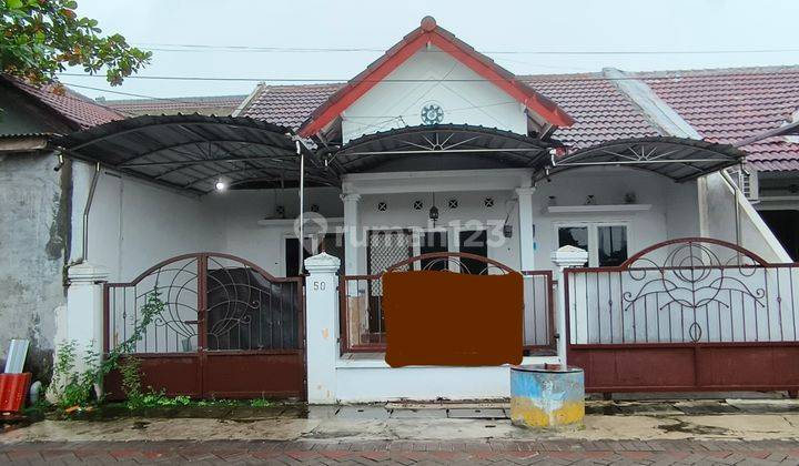 RUMAH WIGUNA TERDEPAN TIDAK BLUSUK BLUSUK. SANGAT STRATEGIS. DEKAT GATE WIGUNA. Hadap Utara. Row Jalan 2,5 Mobil. Dekat UPN, ToL, Bandara, MERR 1