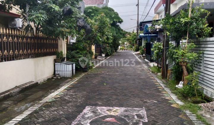 RUMAH di PERUM. SEMOLOWARU BEBAS BANJIR SELANGKAH KE MASJID. Hadap Utara. Row Jalan 2 Mobil. Dekat Masjid, MERR, Sekolah, Kampus, RS. Gotong Royong, Pasar, MERR, Tol, Bandara Juanda