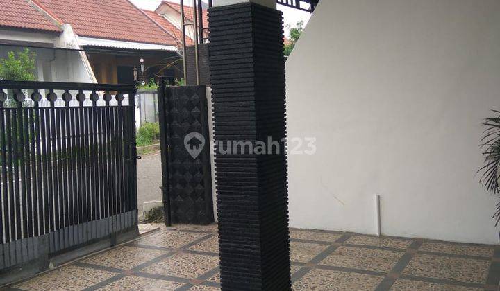DISEWAKAN RUMAH di PERUM. JAMBANGAN KETINTANG BAGUS TERAWAT SIAP HUNI. Hadap Selatan. Row Jalan 2 Mobil 2