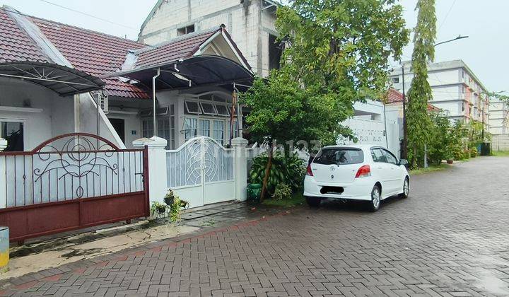 RUMAH WIGUNA TERDEPAN TIDAK BLUSUK BLUSUK. SANGAT STRATEGIS. DEKAT GATE WIGUNA. Hadap Utara. Row Jalan 2,5 Mobil. Dekat UPN, ToL, Bandara, MERR 2